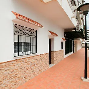 Apartament Palacios 6, Nuevo, Playa, Barrio Tranquilo, Todos Servicios, Pa, Malaga